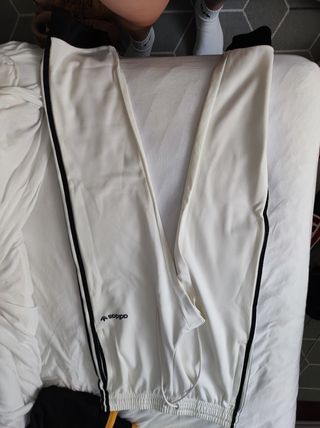 PANTALÓN ADIDAS PARA VESTIR de segunda mano por 18 EUR en Poligono  Industrial a Gandara en WALLAPOP