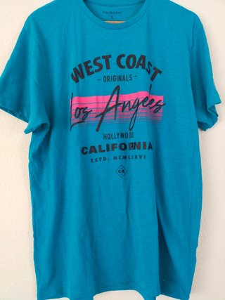 Camiseta azul California Primark de segunda mano por 1 EUR en  Rivas-Vaciamadrid en WALLAPOP