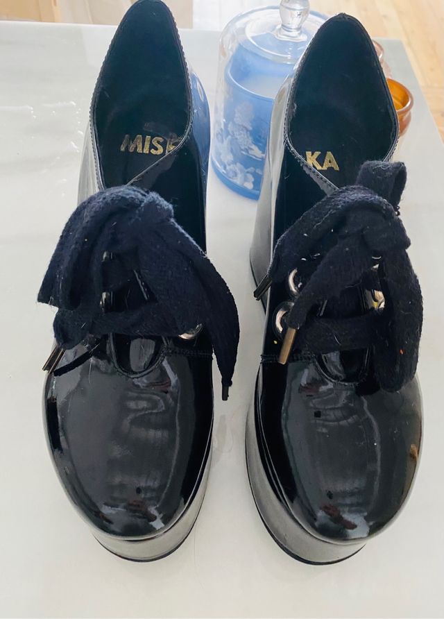 Botines altos de piel acharolados- Excelentes