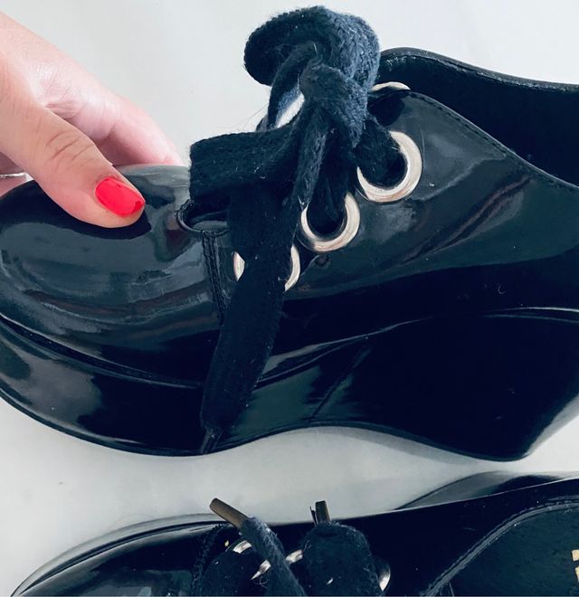 Botines altos de piel acharolados- Excelentes