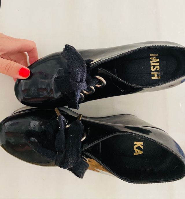 Botines altos de piel acharolados- Excelentes