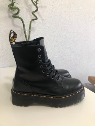 Botas Martens plataforma de segunda mano en WALLAPOP