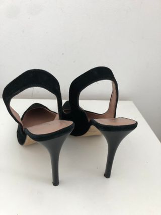 Sandalias Negras Tacón Gloria Ortiz Talla 37 de segunda mano por 20 EUR en  A Coruña en WALLAPOP