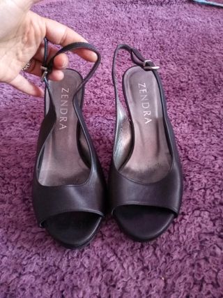 PRECIOSAS SANDALIAS NEGRAS de segunda mano por 60 EUR en Gijón en WALLAPOP