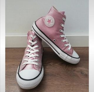 Zapatillas Converse rosa purpurina de segunda mano por 29 EUR en Sagunto en  WALLAPOP