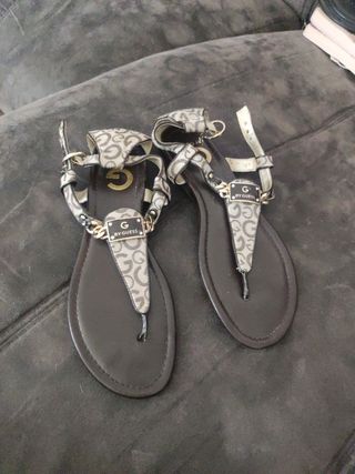 2 sandalias Guess originales de segunda mano por 60 EUR en Igualada en  WALLAPOP