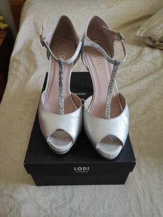 Zapatos de fiesta Lodi de segunda mano por 30 EUR en Olivares en WALLAPOP