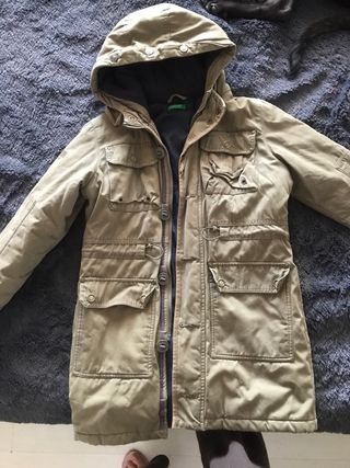 Chaqueta parka verde militar Benetton de segunda mano por 9 EUR en  Vilafranca del Penedès en WALLAPOP