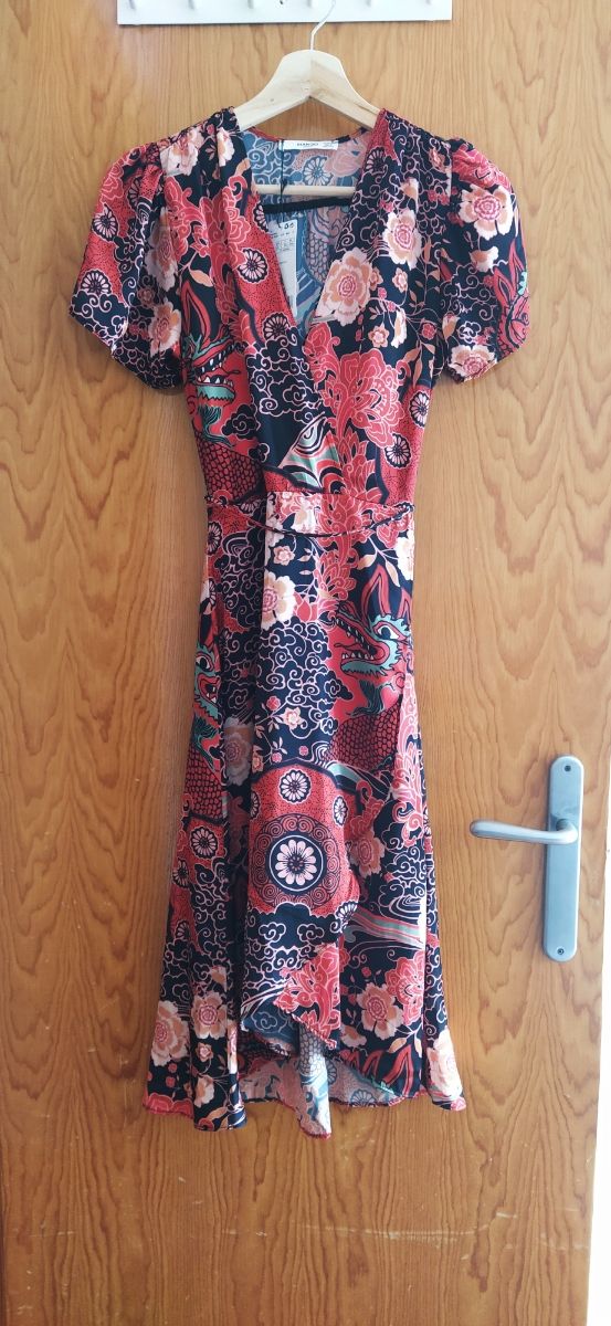 Vestido nuevo con etiqueta