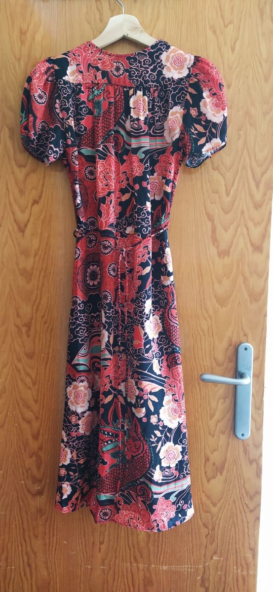 Vestido nuevo con etiqueta