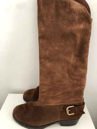 Botas Marrones Planas con Detalle Hebilla Talla 36 de segunda mano por 5  EUR en A Coruña en WALLAPOP
