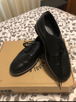 Zapatos negros vestir hombre Pull and bear 44 de segunda mano por 12 EUR en  Albacete en WALLAPOP