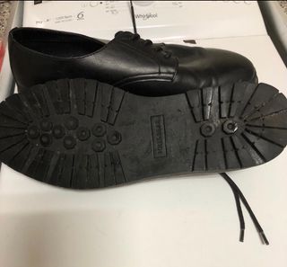 Zapatos negros vestir hombre Pull and bear 44 de segunda mano por 12 EUR en  Albacete en WALLAPOP