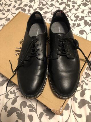 Zapatos negros vestir hombre Pull and bear 44 de segunda mano por 12 EUR en  Albacete en WALLAPOP