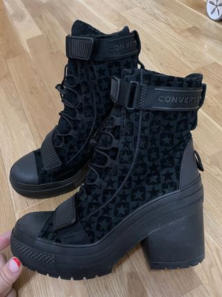 Zapatillas Converse tacón de segunda mano por 45 EUR en Madrid en WALLAPOP