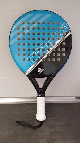 Pala padel Adidas Fast Court azul de segunda mano por 25 EUR en  Rivas-Vaciamadrid en WALLAPOP