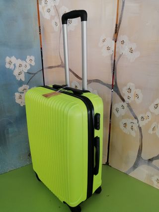 Maleta Mediana Nueva de segunda mano por 37,95 EUR en Toledo en WALLAPOP