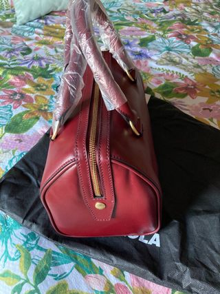 Bolso piel Bimba y Lola burdeos a estrenar de segunda mano por 80 EUR en  Coslada en WALLAPOP