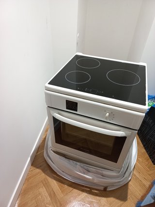 Cocina: Placa de inducción y horno pirolítico de segunda mano por 220 EUR  en Madrid en WALLAPOP