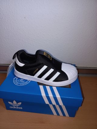Botines Adidas Originals Superstar de segunda mano por 28 EUR en La Línea  de la Concepción en WALLAPOP