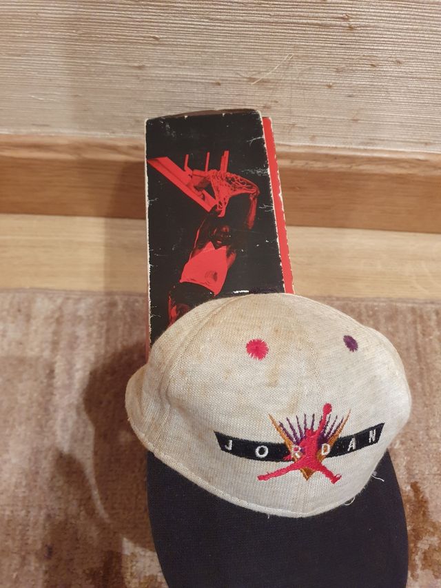 Set infantil de gorra y calcetines Jordan años 90