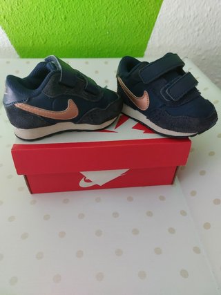 Zapatillas nike bebé talla 18\\'5 de segunda mano por 10 EUR en Tortosa en  WALLAPOP