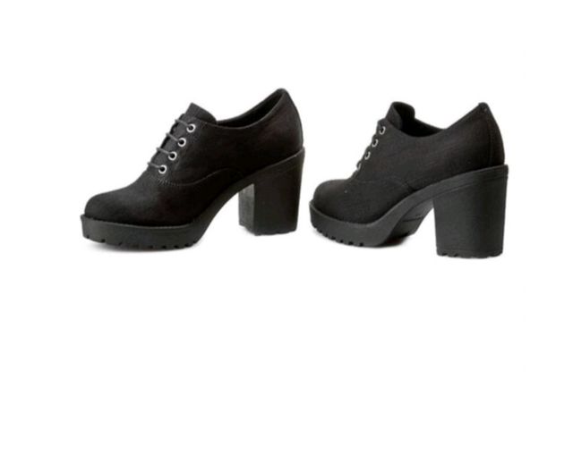 zapatos con etiqueta 