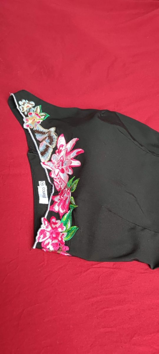 Vestido de cóctel cintura de avispa.