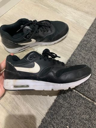 Bambas\\/zapatillas air Max Nike de segunda mano por 20 EUR en Esplugues de  Llobregat en WALLAPOP