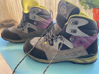 Botas montaña mujer Boreal 36 de segunda mano por 40 EUR en Churriana en  WALLAPOP