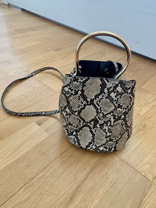 Bolso Mango de segunda mano por 8 EUR en Paracuellos de Jarama en WALLAPOP