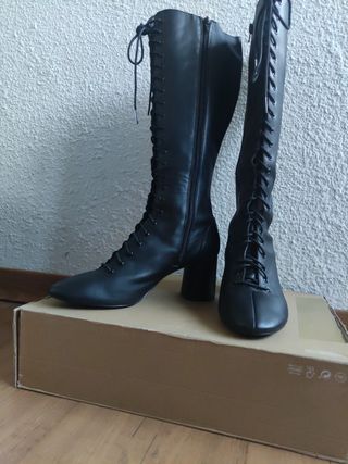 Botines Zara con cordones de segunda mano en Madrid en WALLAPOP
