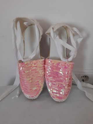 Laia. Alpargatas de lentejuelas de segunda mano por 23 EUR en Sant Antoni  de Calonge en WALLAPOP