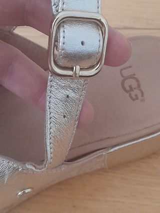 SANDALIAS UGG T40 DORADAS CUÑAS de segunda mano por 40 EUR en Madrid en  WALLAPOP