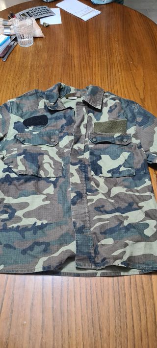 Ropa militar de campaña,excelente para cazadores de segunda mano por 200  EUR en Girona en WALLAPOP