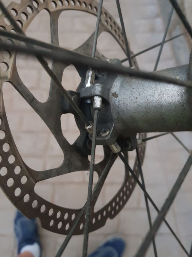 Buje trasero XTR M960 y radios, aro dañado