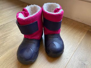 Botas nieve talla 22\\/23 de segunda mano por 2 EUR en León en WALLAPOP