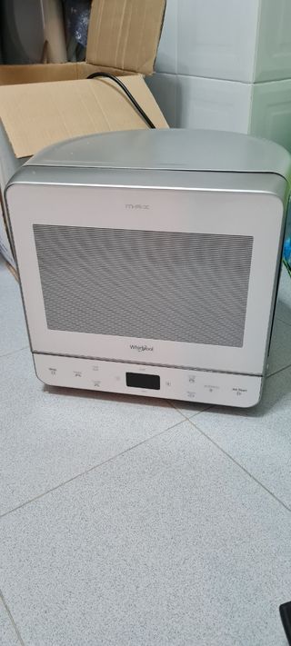 Microondas Whirlpool MAX 36 WSL, 13Litros, 700W de segunda mano por 125 EUR  en Madrid en WALLAPOP