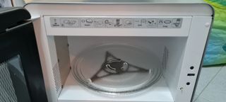 Microondas Whirlpool MAX 36 WSL, 13Litros, 700W de segunda mano por 125 EUR  en Madrid en WALLAPOP