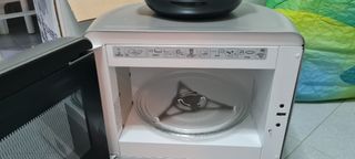 Microondas Whirlpool MAX 36 WSL, 13Litros, 700W de segunda mano por 125 EUR  en Madrid en WALLAPOP