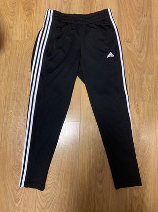 Pantalon adidas de segunda mano por 30 EUR en León en WALLAPOP