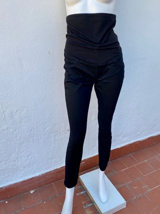 Vaquero negro premamá de Calzedonia de segunda mano por 8 EUR en Madrid en  WALLAPOP
