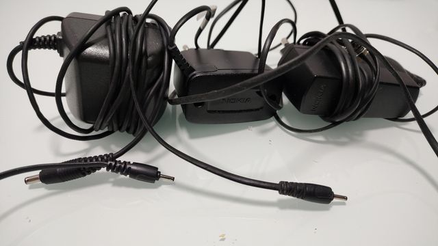 Cargadores Nokia antiguos 