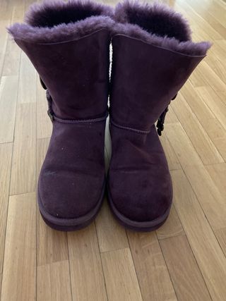 Botas ugg moradas oscuras de segunda mano por 40 EUR en Ponferrada en  WALLAPOP