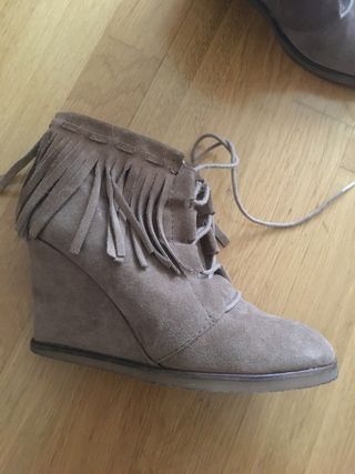 Botines cuña Zara 39 de segunda mano por 8 EUR en Orbazai en WALLAPOP
