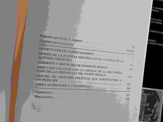 Dos libros de la colección Biblioteca Ayacucho