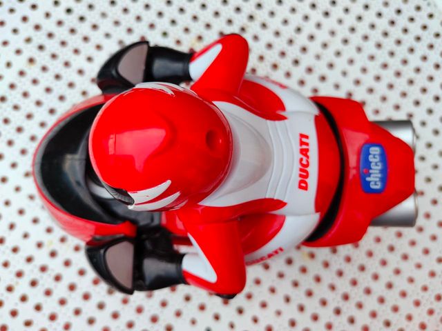 Moto teledirigida fácil Chicco Ducati 119