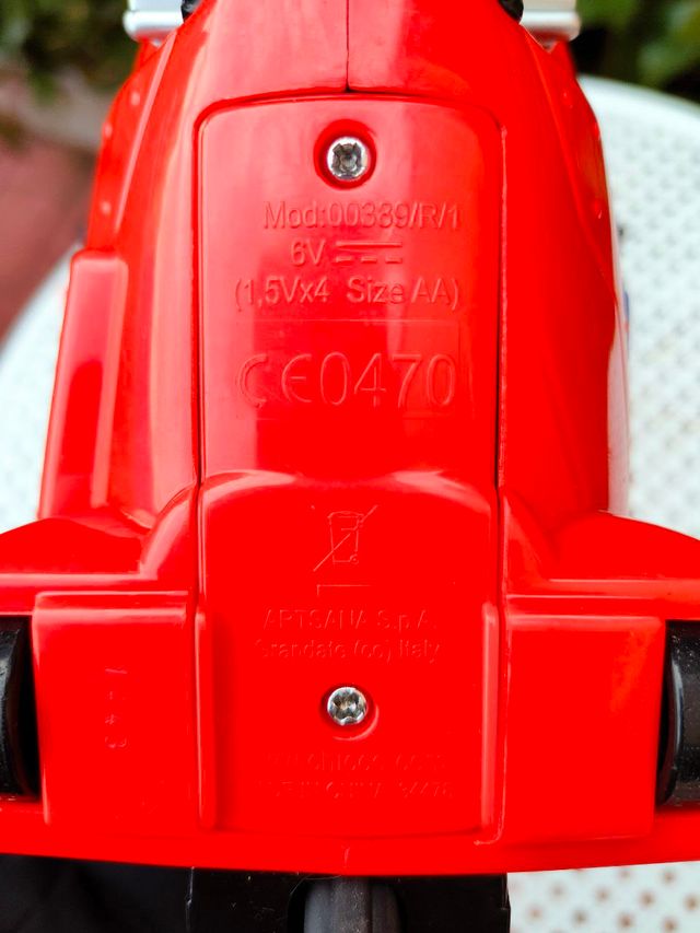 Moto teledirigida fácil Chicco Ducati 119