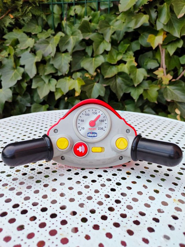 Moto teledirigida fácil Chicco Ducati 119