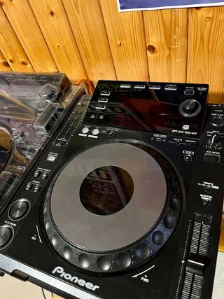 2x CDJ PIONEER 900 de segunda mano por 1.350 EUR en El Badorc en WALLAPOP